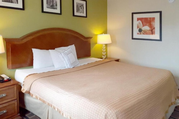 Savannah Garden Hotel image 24